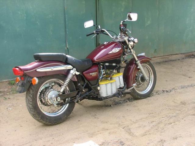 Электромотоцикл на базе Suzuki (вид сзади)